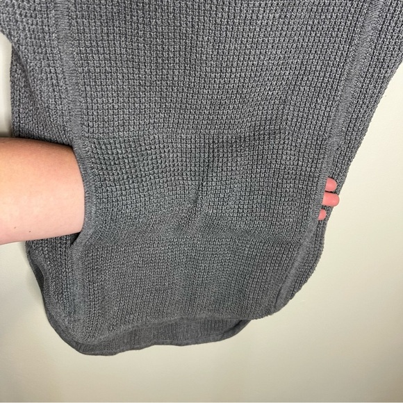 UGG Women's Gray Selby Short Sleeve Cowl Neck Pullover Sweater size XS - Picture 5 of 11